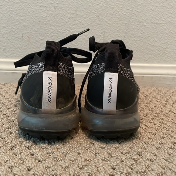 Nike VaporMax Shoes - Picture 3 of 4
